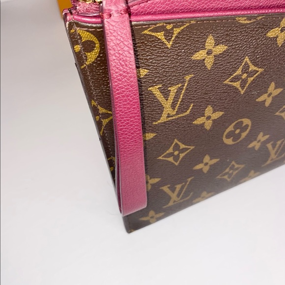 ❌❌SOLD OUT❌❌ Vuitton monogram Pallas wristlet - Picture 8 of 8